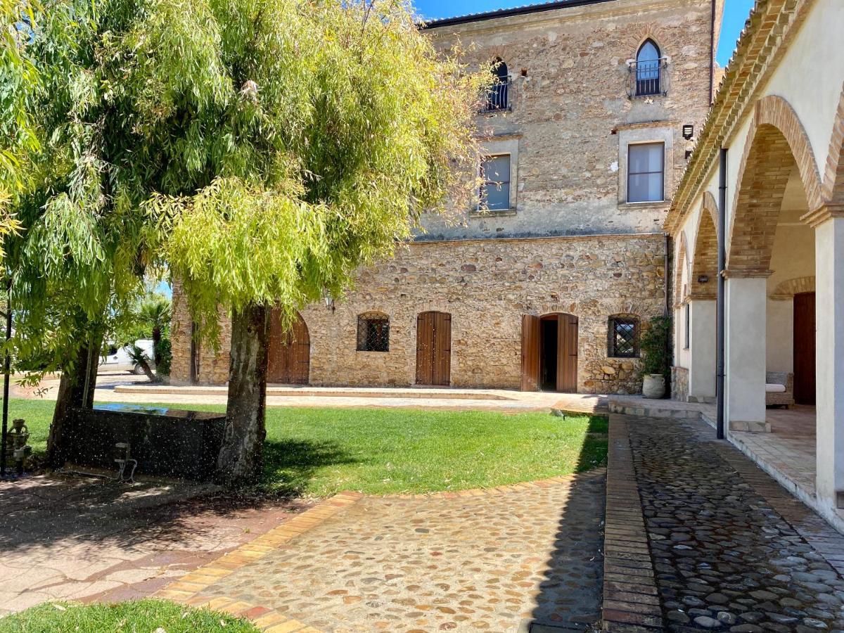 Гостевой дом Le Colline Del Gelso-Masseria Mazzei Россано Экстерьер фото