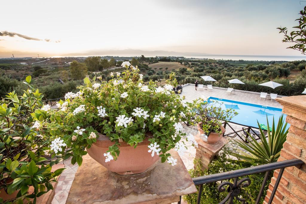Le Colline Del Gelso-Masseria Mazzei Россано Экстерьер фото