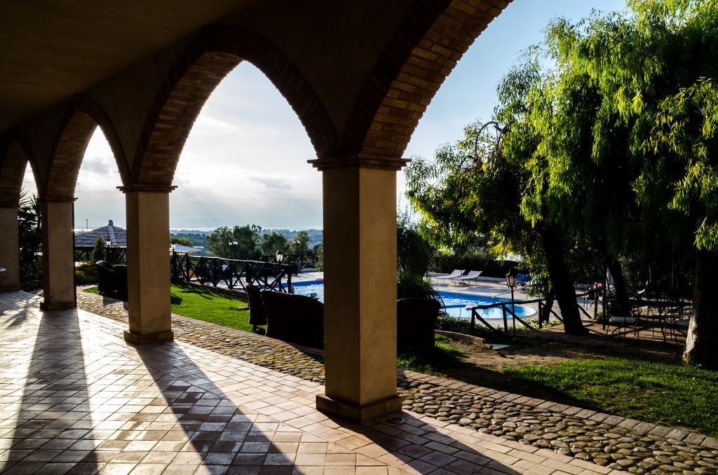 Гостевой дом Le Colline Del Gelso-Masseria Mazzei Россано Экстерьер фото