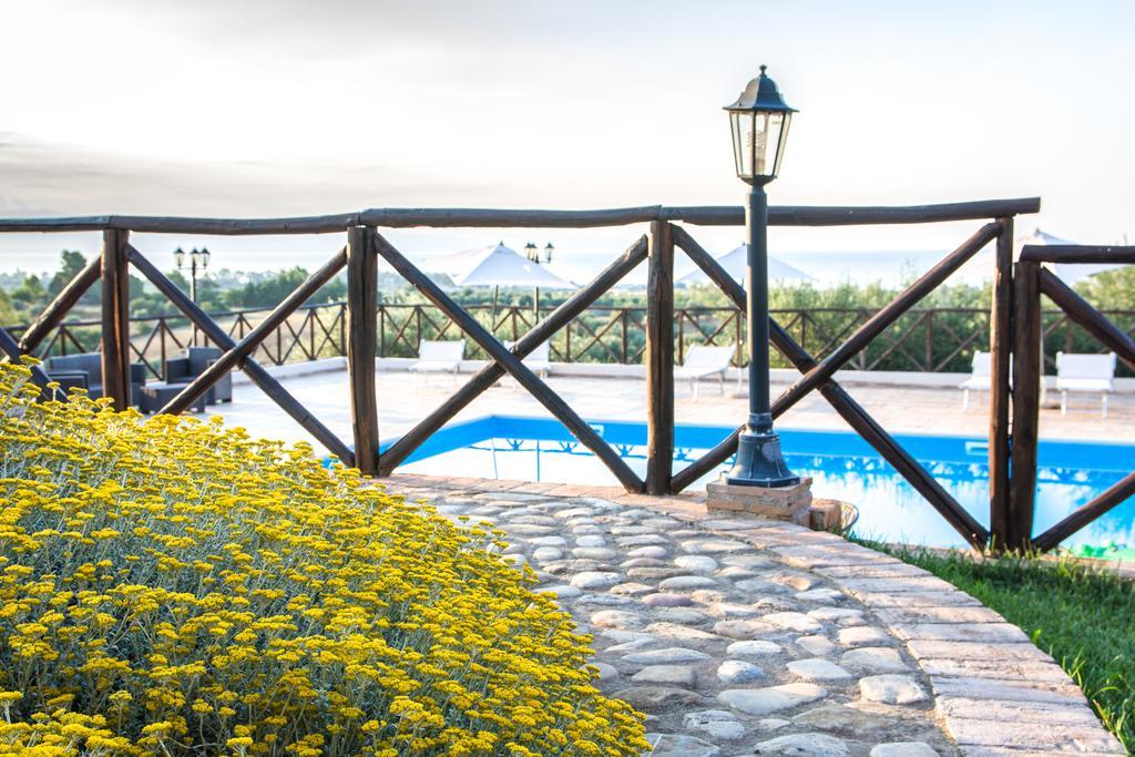 Le Colline Del Gelso-Masseria Mazzei Россано Экстерьер фото