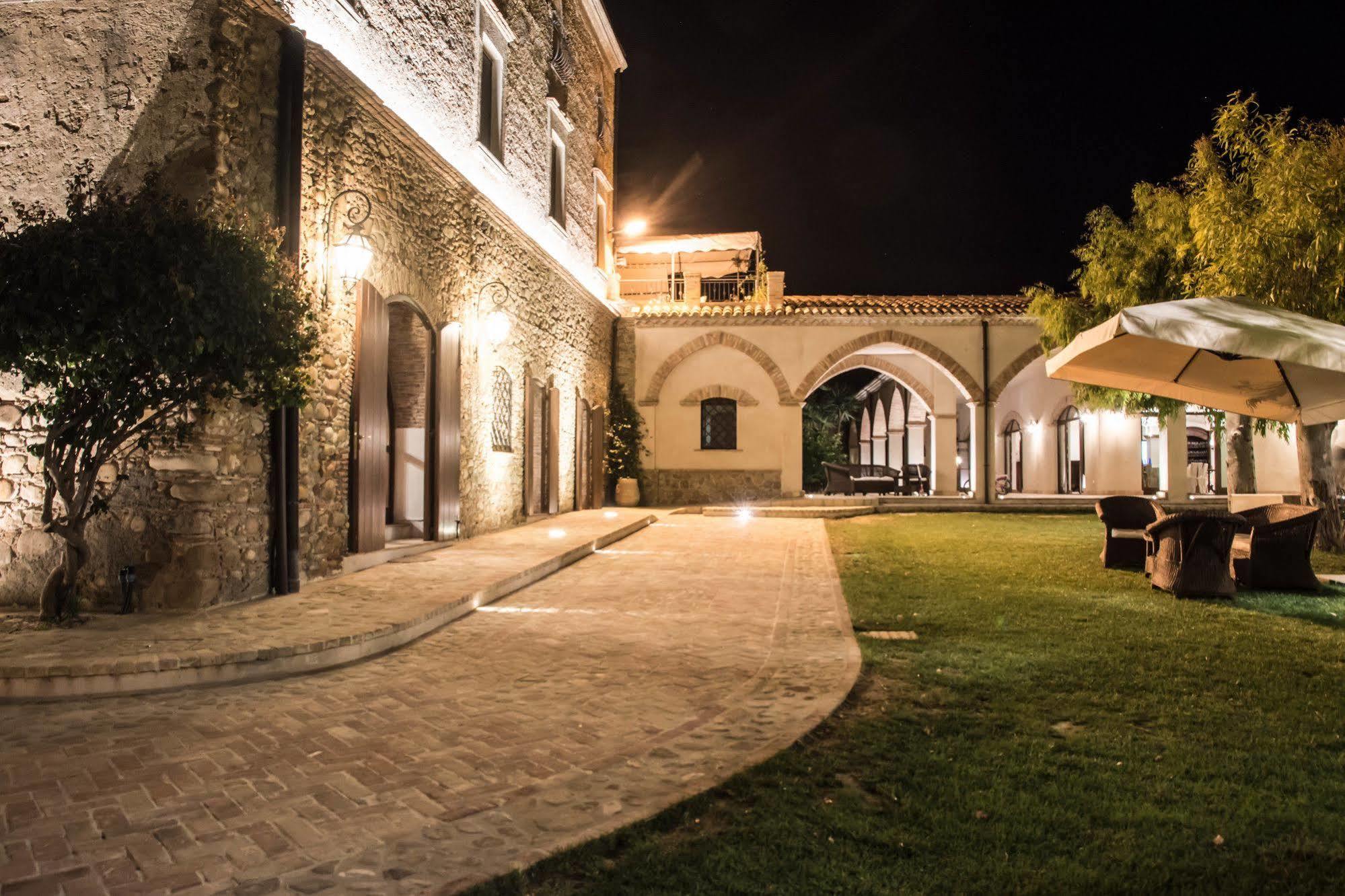 Гостевой дом Le Colline Del Gelso-Masseria Mazzei Россано Экстерьер фото